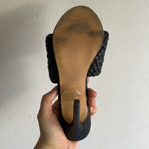 Black heels - Picture 4 of 4